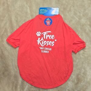 VIBRANT LIFE RED PET T-SHIRT,  "FREE KISSES, MAY CONTAIN SLOBBER," SIZE LARGE